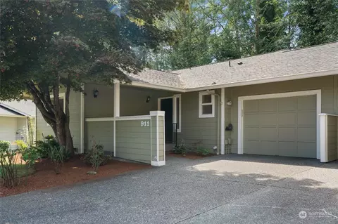 911 NW Leisure Ln, Bremerton, WA 98311