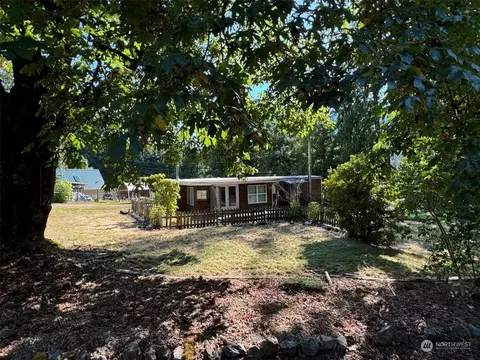 7977 Sant Fe Trl, Maple Falls, WA 98266