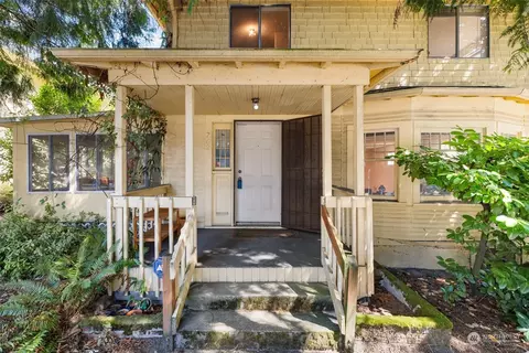 702 34th Ave, Seattle, WA 98122