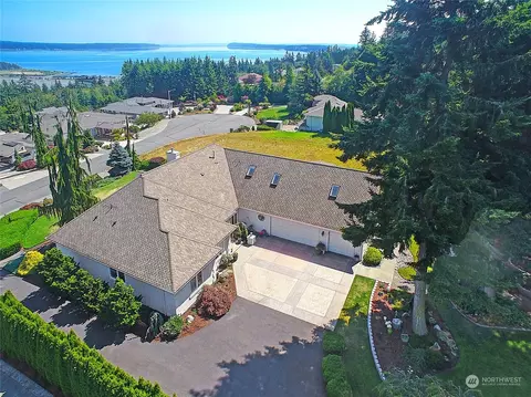 192 Glacier Peak Dr, Camano Island, WA 98282