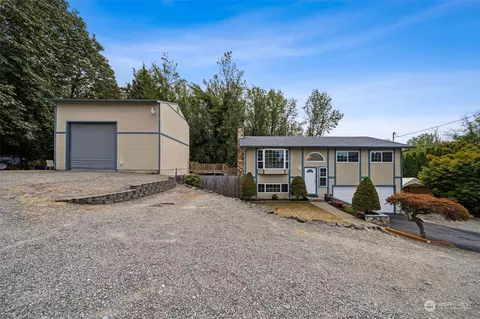 1423 S 220th St, Des Moines, WA 98198