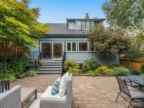 463 Crockett St, Seattle, WA 98109
