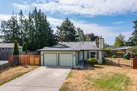 399 SE Fisher Ct, Oak Harbor, WA 98277