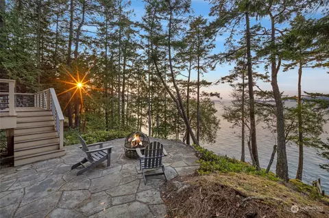 37 Waypoint Rd, Friday Harbor, WA 98250