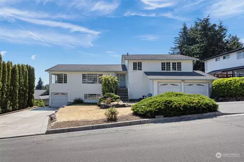 9423 NE 137th St, Kirkland, WA 98034