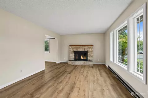 Living - 339 Oxbow Rd, Raymond, WA 98577 photo 2 of 2