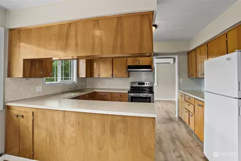 Kitchen - 339 Oxbow Rd, Raymond, WA 98577 photo 1 of 3