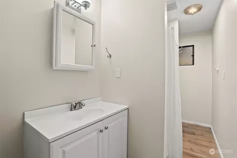 Bath - 339 Oxbow Rd, Raymond, WA 98577 photo 4 of 4