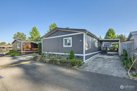15410 SE 272nd St #17, Kent, WA 98042