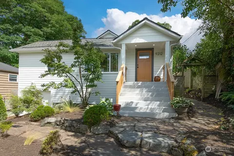 9212 8th Ave NE, Seattle, WA 98115