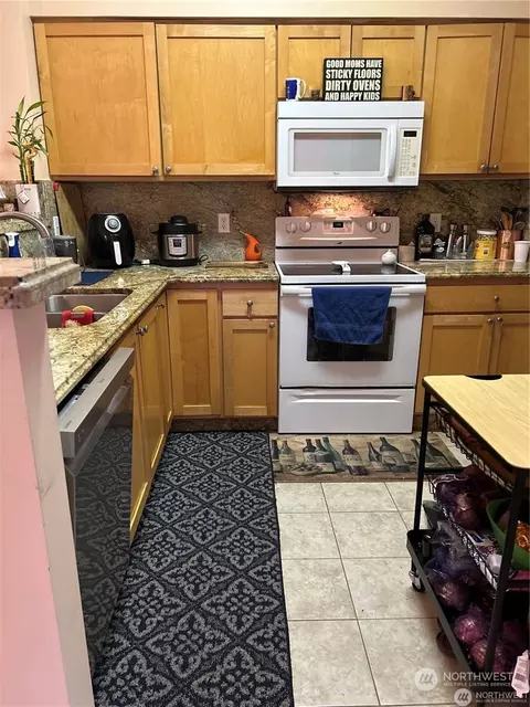 Kitchen - 2009 196 St SE #D 303, Bothell, WA 98012 photo 2 of 2