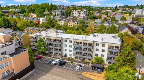 949 N 35th St #201, Seattle, WA 98103
