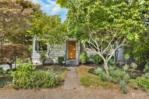 1208 NE 102nd St, Seattle, WA 98125