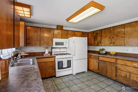 Kitchen - 611 Kansas St SW, Orting, WA 98360 photo 3 of 3