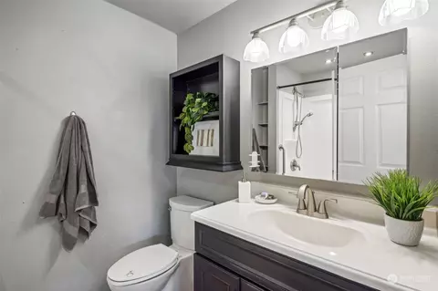 Bath - 611 Kansas St SW, Orting, WA 98360 photo 2 of 2