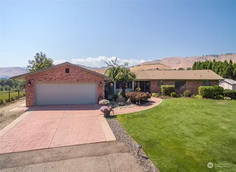 2105 Sunrise Cir, Wenatchee, WA 98801