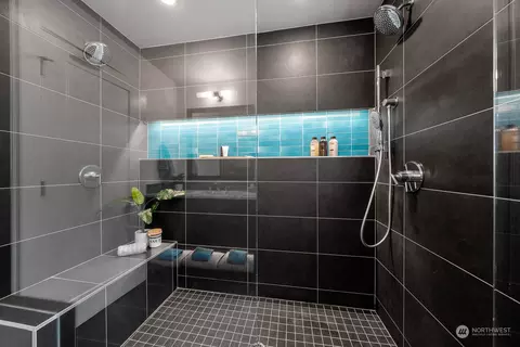 Bath - 2813 Harris Pl S, Seattle, WA 98144 photo 2 of 5