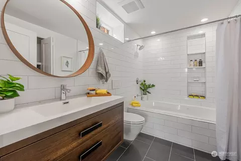 Bath - 2813 Harris Pl S, Seattle, WA 98144 photo 4 of 5