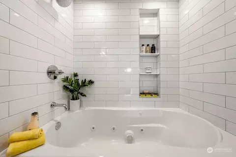 Bath - 2813 Harris Pl S, Seattle, WA 98144 photo 5 of 5