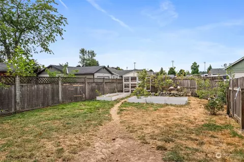 Exterior - 5500 Parker Rd E, Sumner, WA 98390 photo 6 of 9