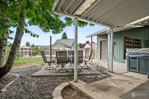 Exterior - 5500 Parker Rd E, Sumner, WA 98390 photo 5 of 9