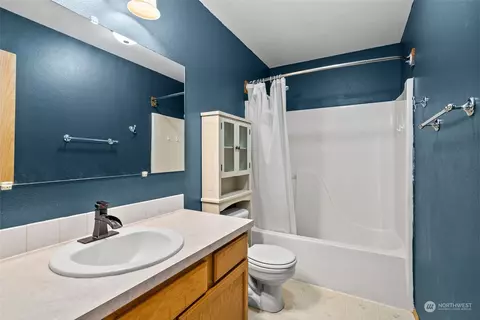 Bath - 5500 Parker Rd E, Sumner, WA 98390 photo 2 of 2