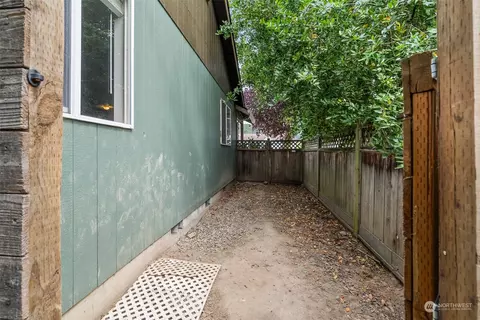 Exterior - 5500 Parker Rd E, Sumner, WA 98390 photo 8 of 9