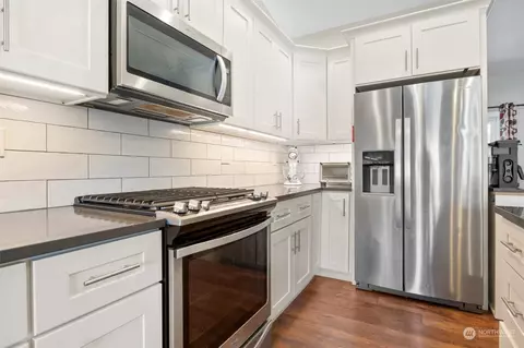 Kitchen - 2156 Riverstone Lp, Ferndale, WA 98248 photo 2 of 2