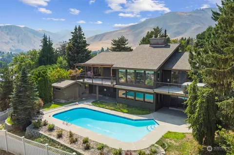 1027 Westmorland Dr, Wenatchee, WA 98801