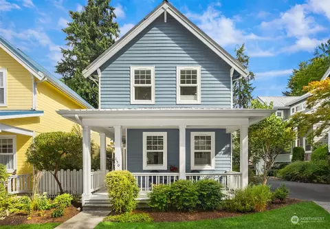 650 Madison Ave N, Bainbridge Island, WA 98110