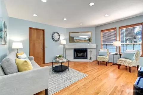 Living - 14110 11th Dr SE, Mill Creek, WA 98012 photo 3 of 5