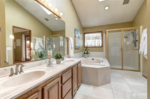 Bath - 14110 11th Dr SE, Mill Creek, WA 98012 photo 2 of 4
