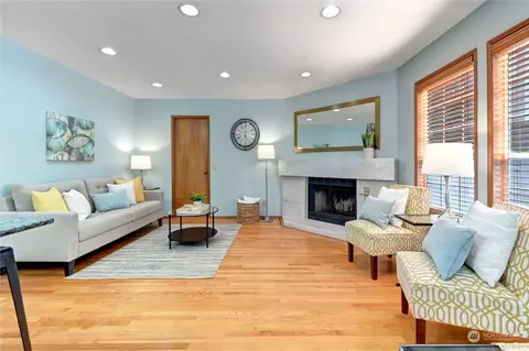 Living - 14110 11th Dr SE, Mill Creek, WA 98012 photo 4 of 5