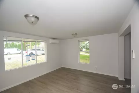 517 N 1st St, Mount Vernon, WA 98273