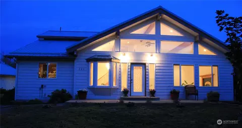 223 Empire Ln, Manson, WA 98831