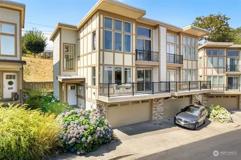 2550 Waterside Ln, Bremerton, WA 98312