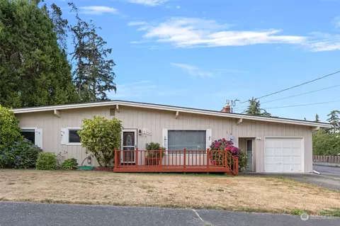 1425 NE 8th Ave, Oak Harbor, WA 98277