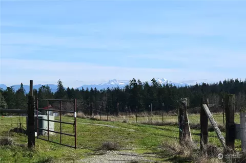 905 Devries Rd, Oak Harbor, WA 98277