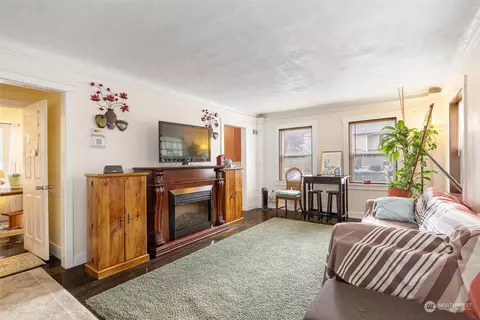 Living - 5625 Fleming St, Everett, WA 98203 photo 2 of 2