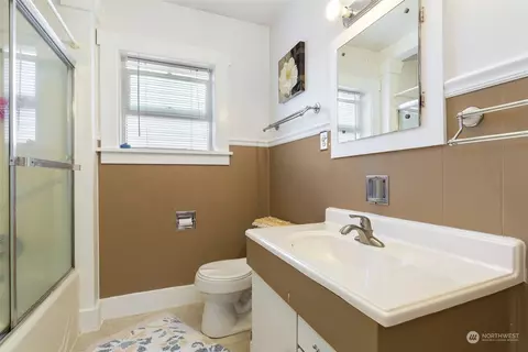 Bath - 5625 Fleming St, Everett, WA 98203 photo 1 of 3