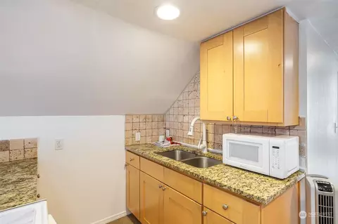 Kitchen - 5625 Fleming St, Everett, WA 98203 photo 3 of 4