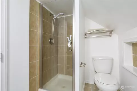 Bath - 5625 Fleming St, Everett, WA 98203 photo 2 of 3