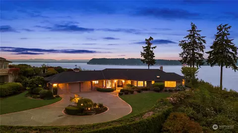 9806 Marine View Dr, Mukilteo, WA 98275