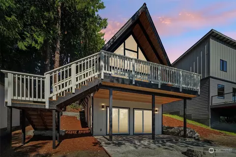 1827 Lake Dr, Camano Island, WA 98282