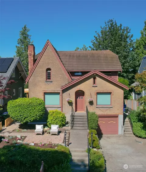 2725 45th Ave SW, Seattle, WA 98116