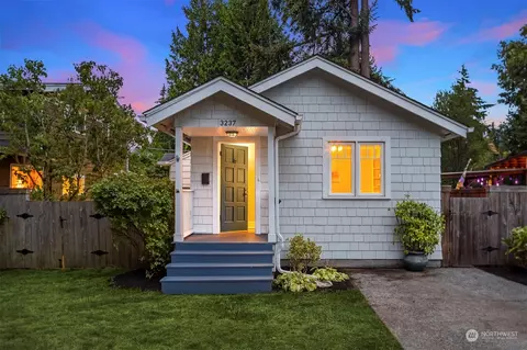 3237 47th Ave SW, Seattle, WA 98116