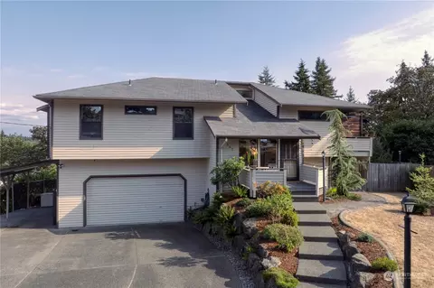 307 S 216th St, Des Moines, WA 98198