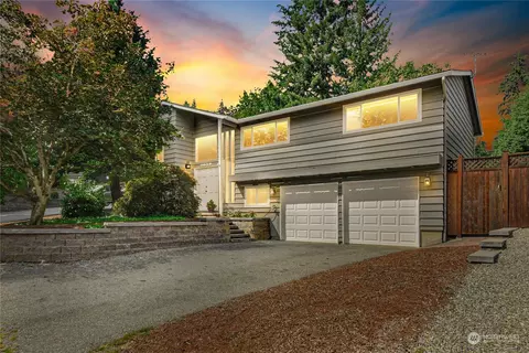 6034 NE 203rd St, Kenmore, WA 98028