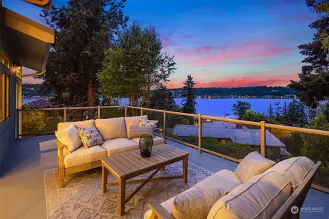 2113 E Lake Sammamish Pkwy SE, Sammamish, WA 98075
