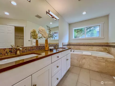 Bath - 1523 173rd St SE, Bothell, WA 98012 photo 2 of 7